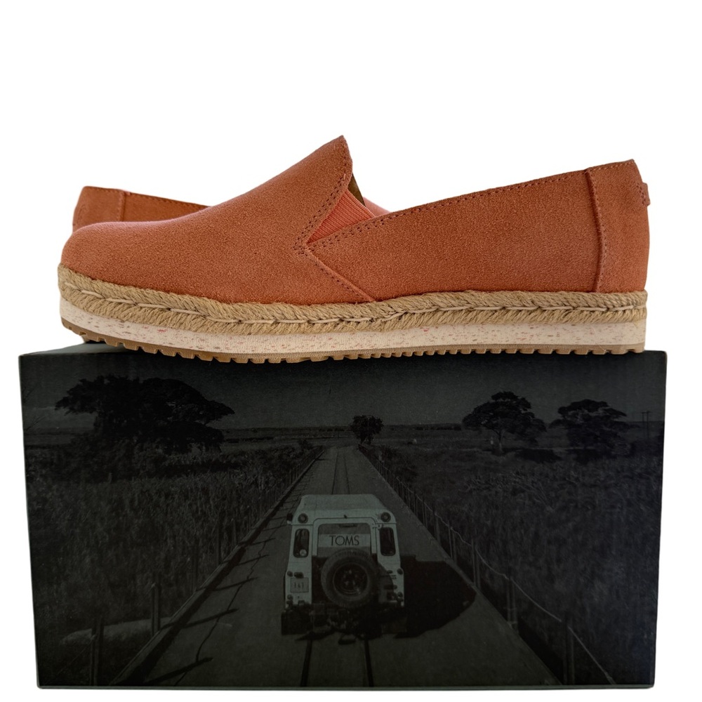 NWT’s TOMS Palma Coral Pink Suede Espadrilles Women’s Size 7.5